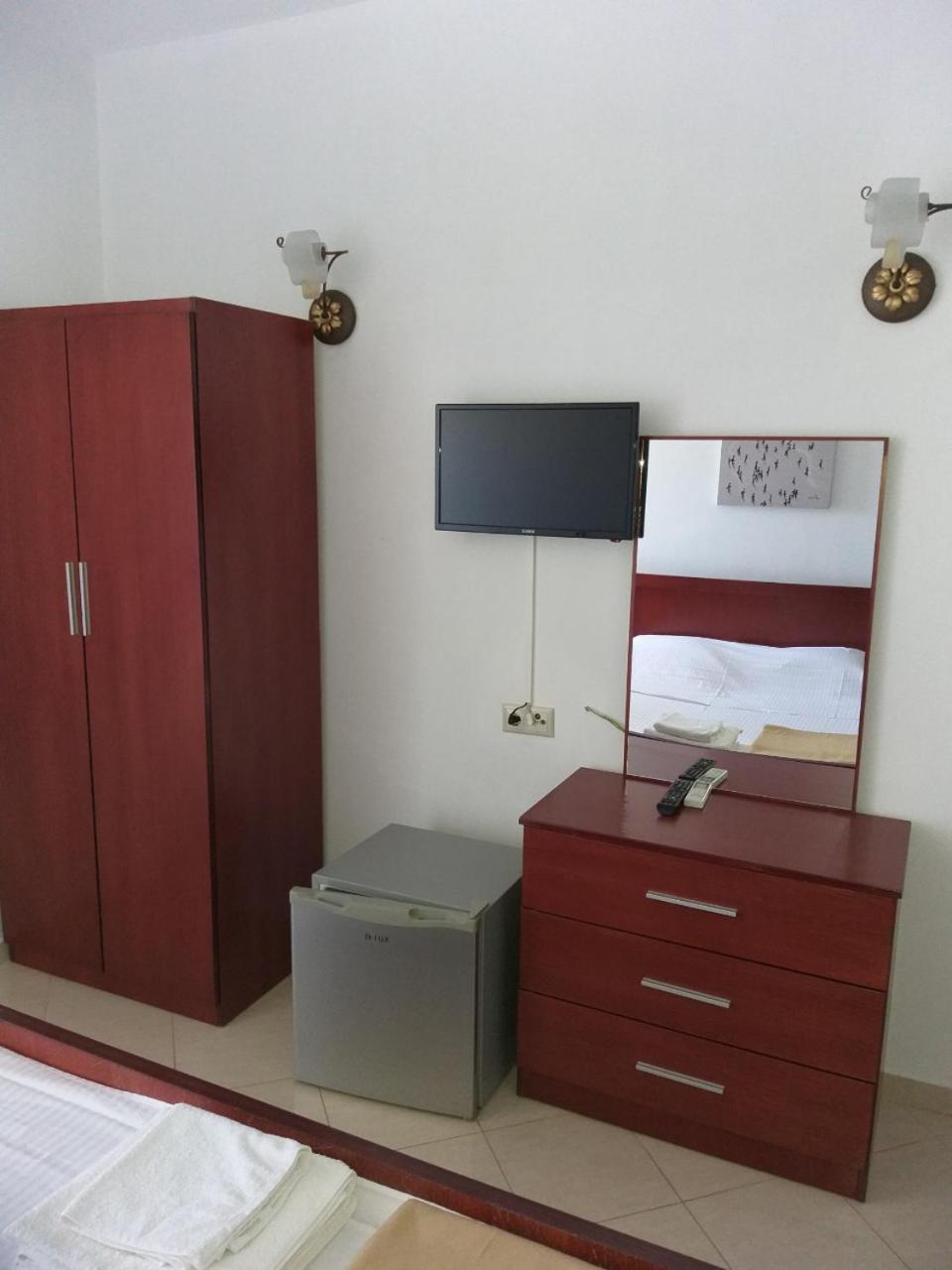 Hotel Afrodite Dhërmi Buitenkant foto