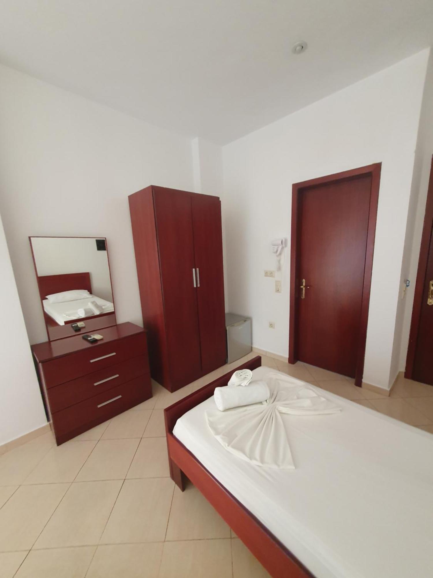 Hotel Afrodite Dhërmi Buitenkant foto