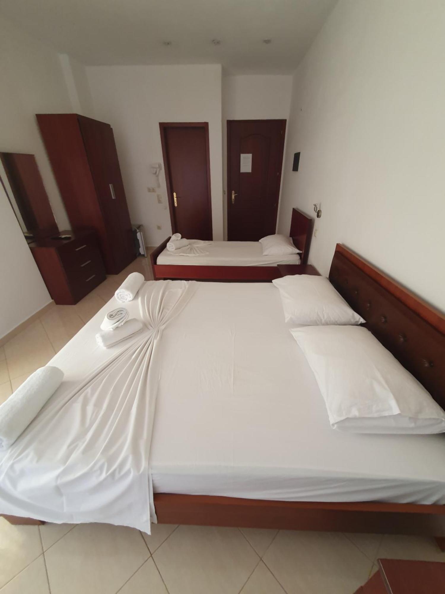 Hotel Afrodite Dhërmi Buitenkant foto