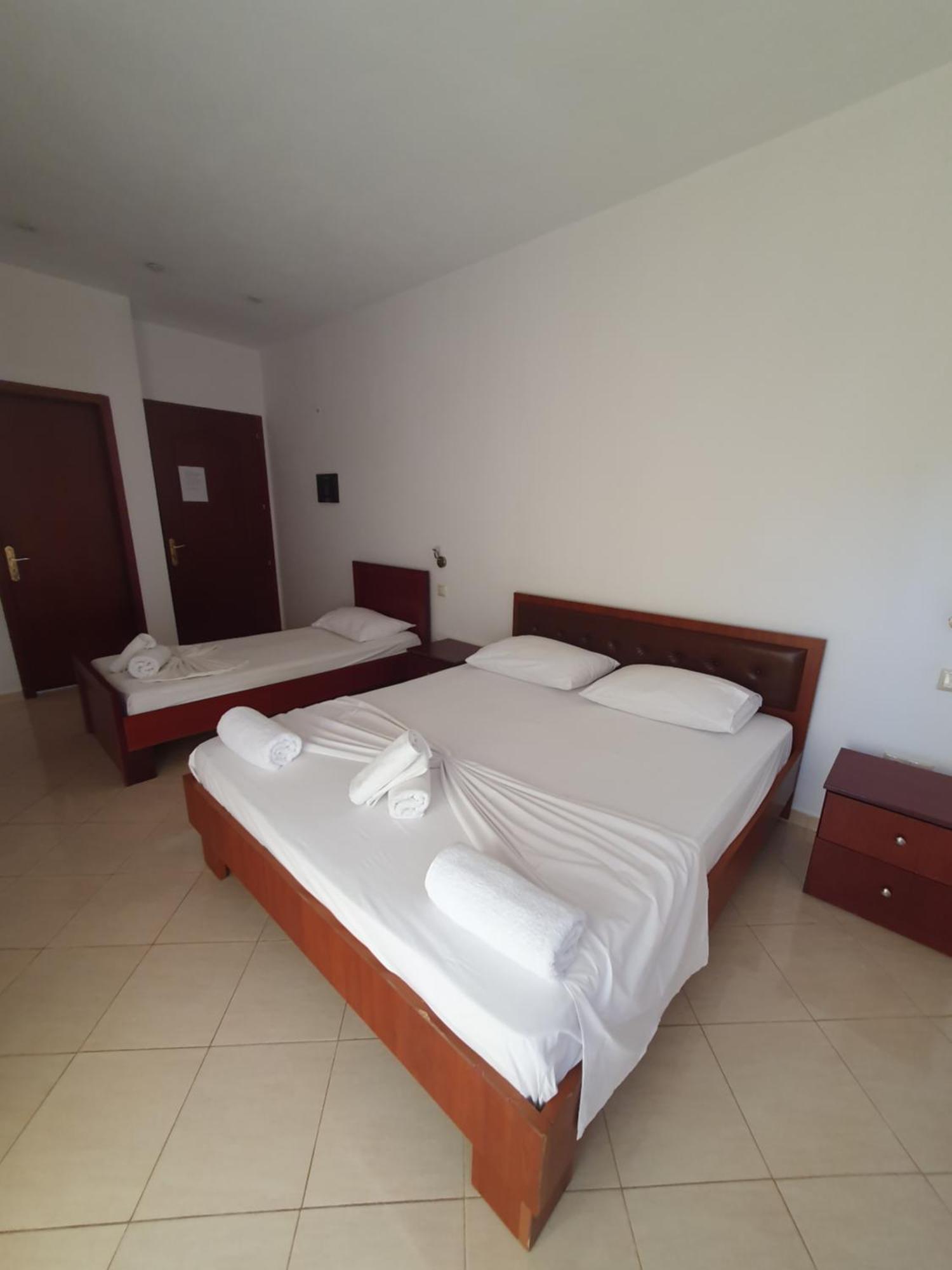 Hotel Afrodite Dhërmi Buitenkant foto