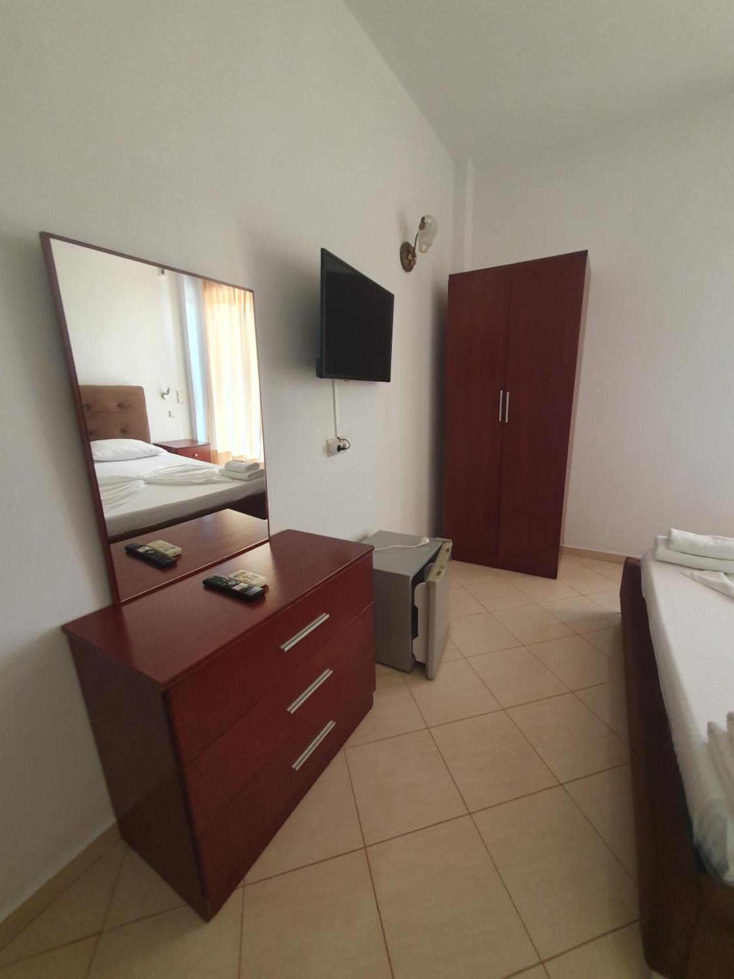 Hotel Afrodite Dhërmi Buitenkant foto